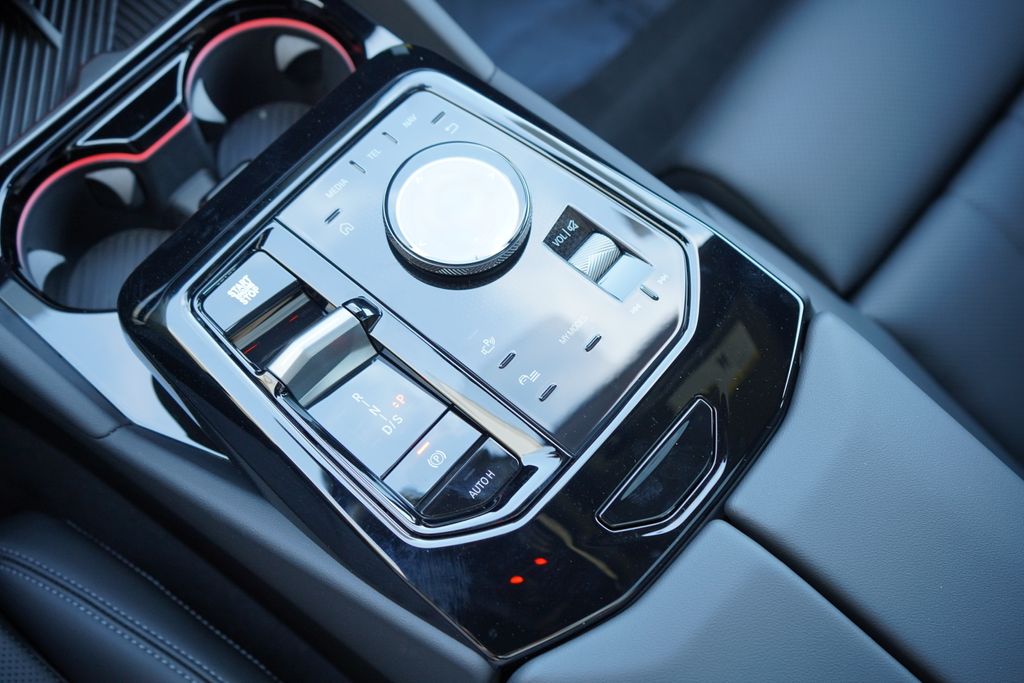 Thumbnail: 2026 BMW 5 Series - 19