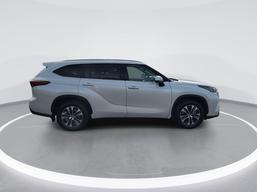 2022 Toyota Highlander XLE 9