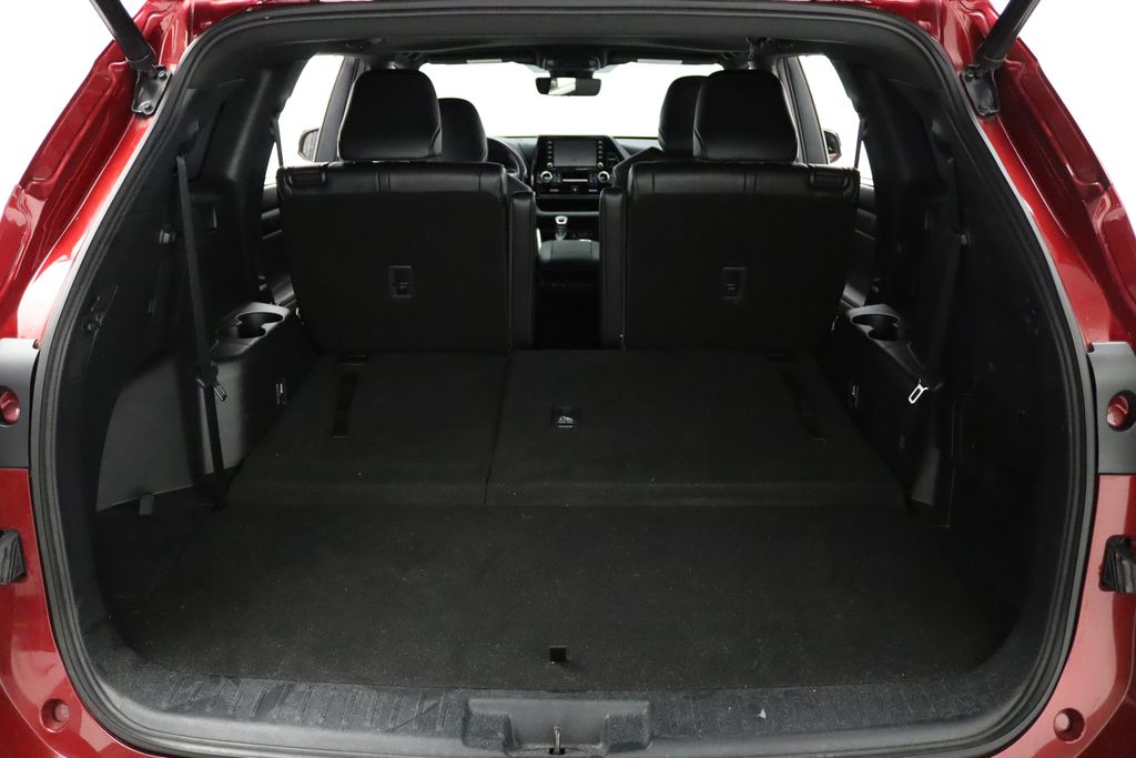 Thumbnail: 2022 Toyota Highlander - 22