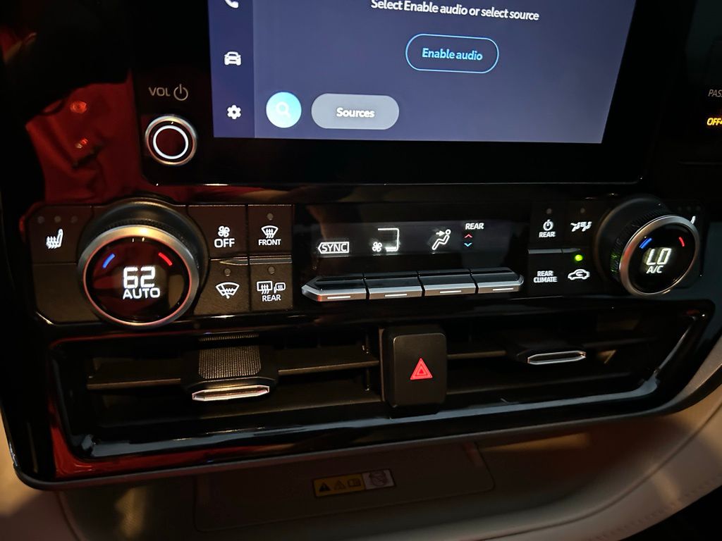 Thumbnail: 2023 Toyota Highlander - 27