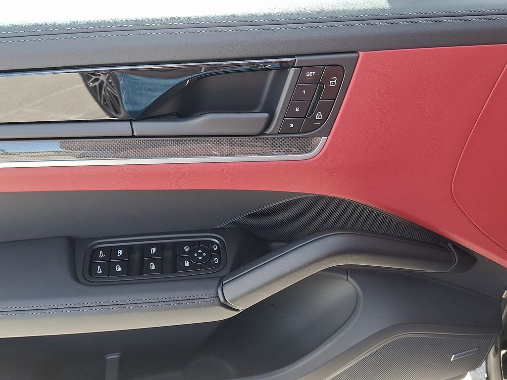 Thumbnail: 2026 Porsche Cayenne - 15