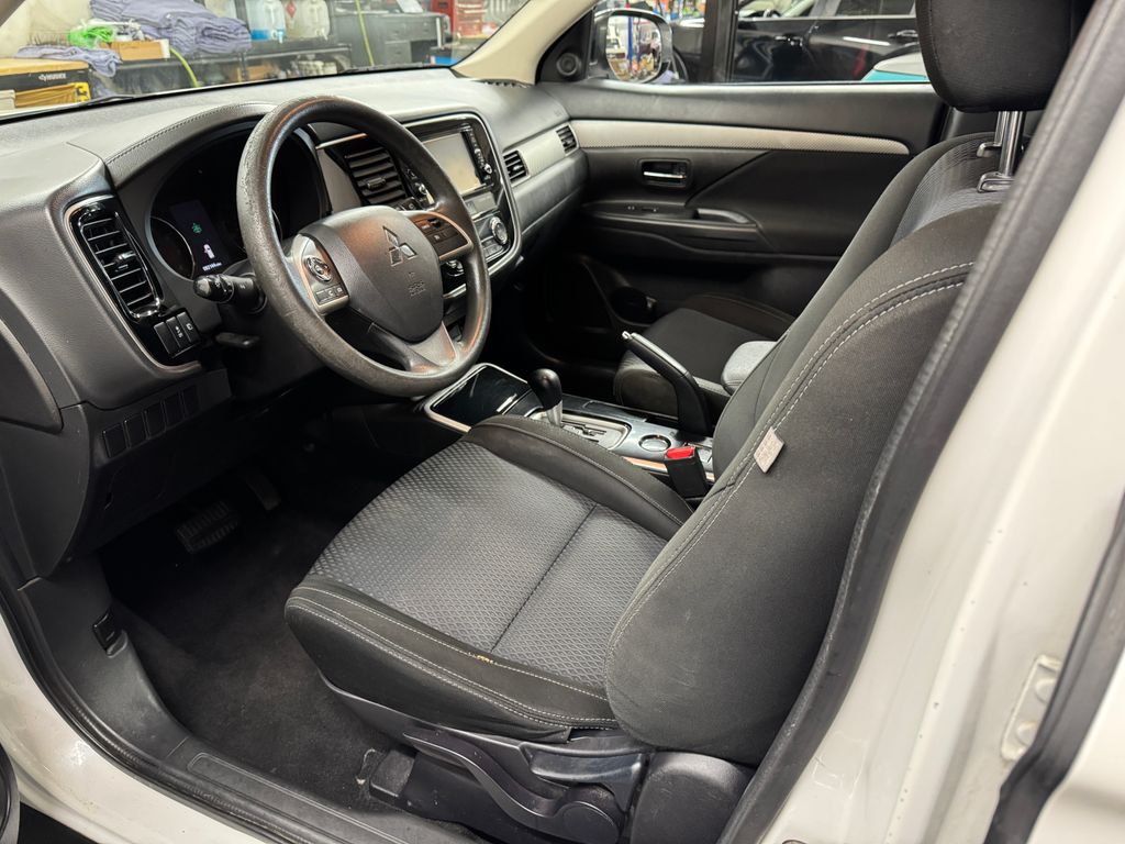 2018 Mitsubishi Outlander ES