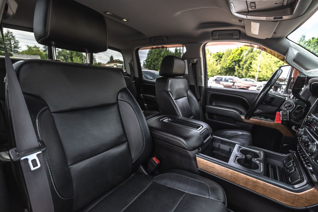 2015 Chevrolet Silverado 2500HD Built After Aug 14 LTZ thumbnail 32