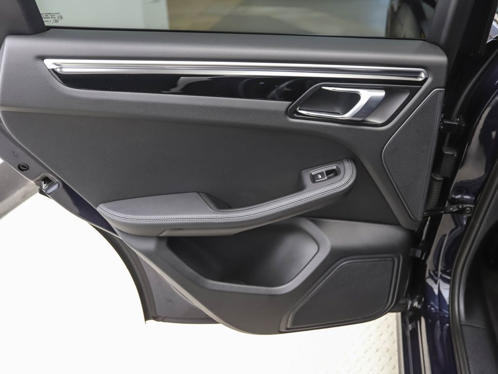 Thumbnail: 2023 Porsche Macan - 18