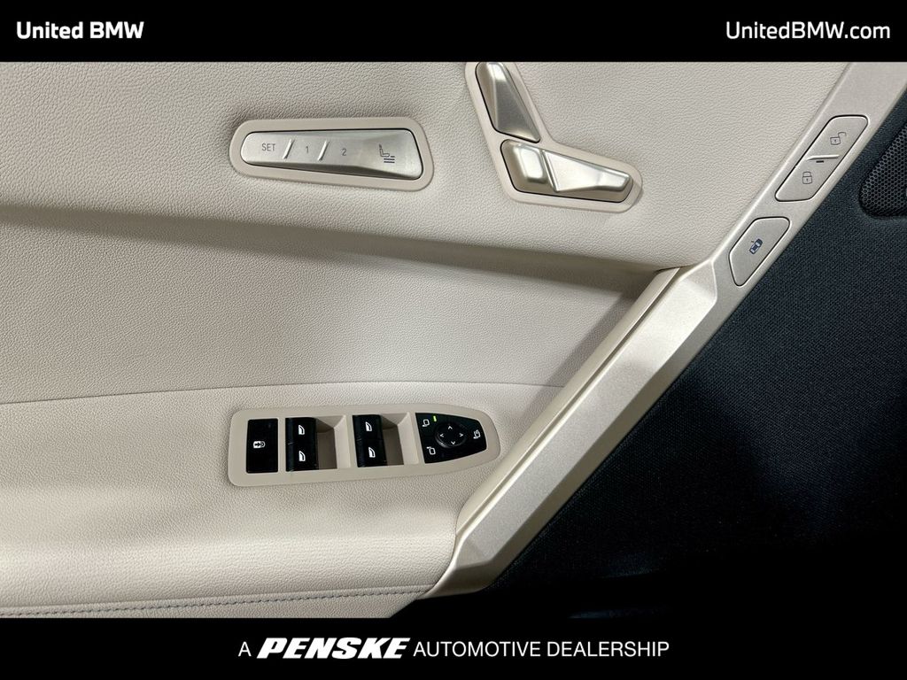 2025 BMW iX xDrive50 11