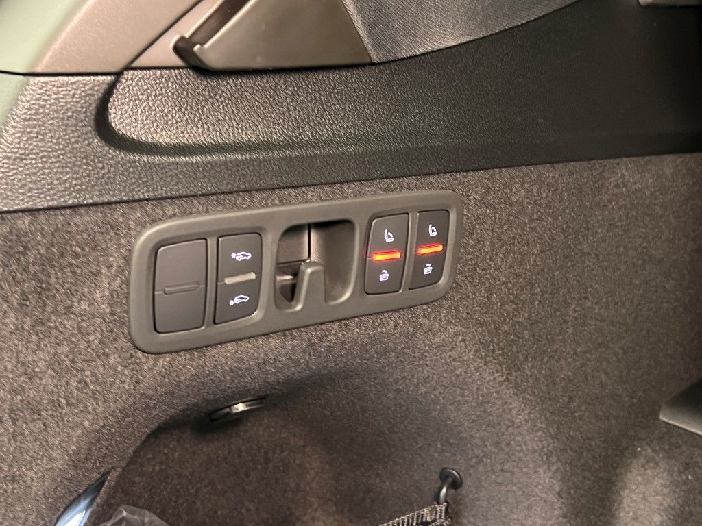 Thumbnail: 2026 Audi Q7 - 13