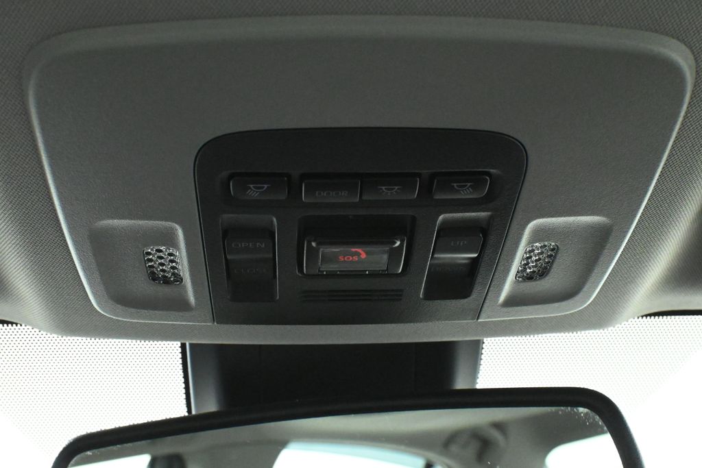 Thumbnail: 2021 Toyota Camry - 22