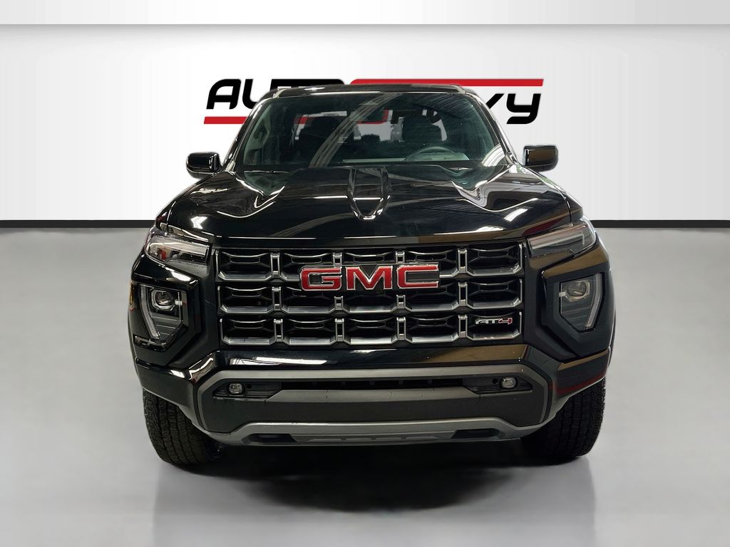 Used 2024 Onyx Black GMC Elevation image 2