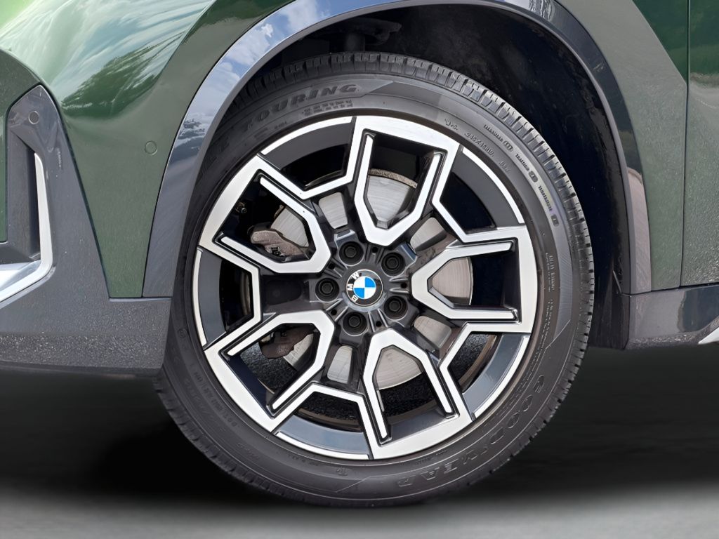 Certified Used 2023 Green BMW xDrive28i image 26