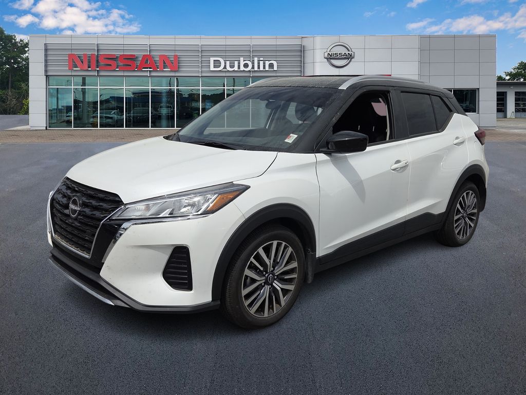 Aspen White Tricoat/Super Black 2023 Nissan Kicks SV FWD SUV / Crossover Front-Wheel Drive Continuously Variable Transmission