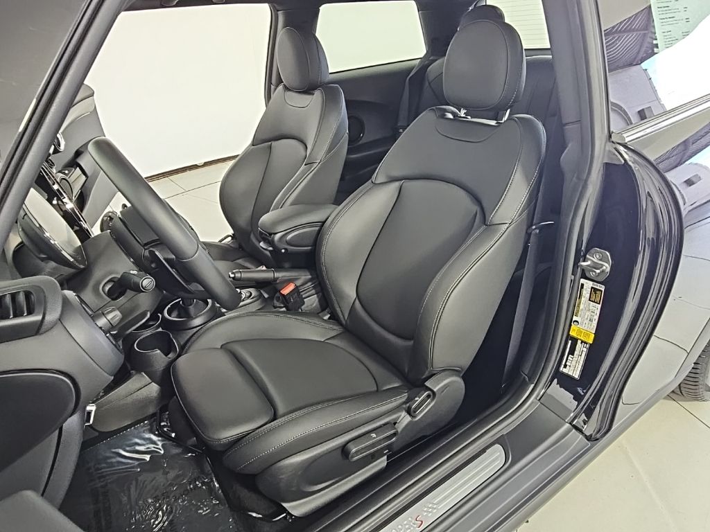 Thumbnail: 2023 MINI Cooper - 23