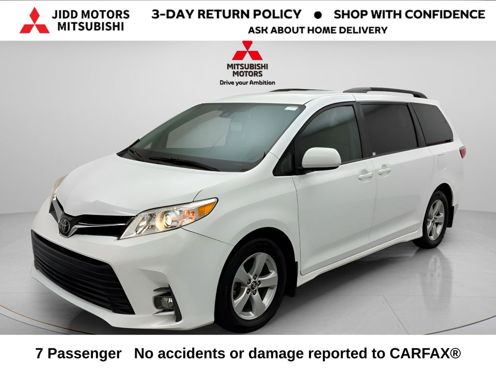  2018 Toyota Sienna LE 7-Passenger FWD with Auto-Access Seat   
