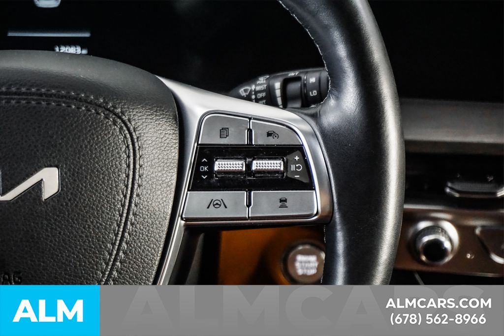 Used 2025 Black Kia EX X-Line image 27