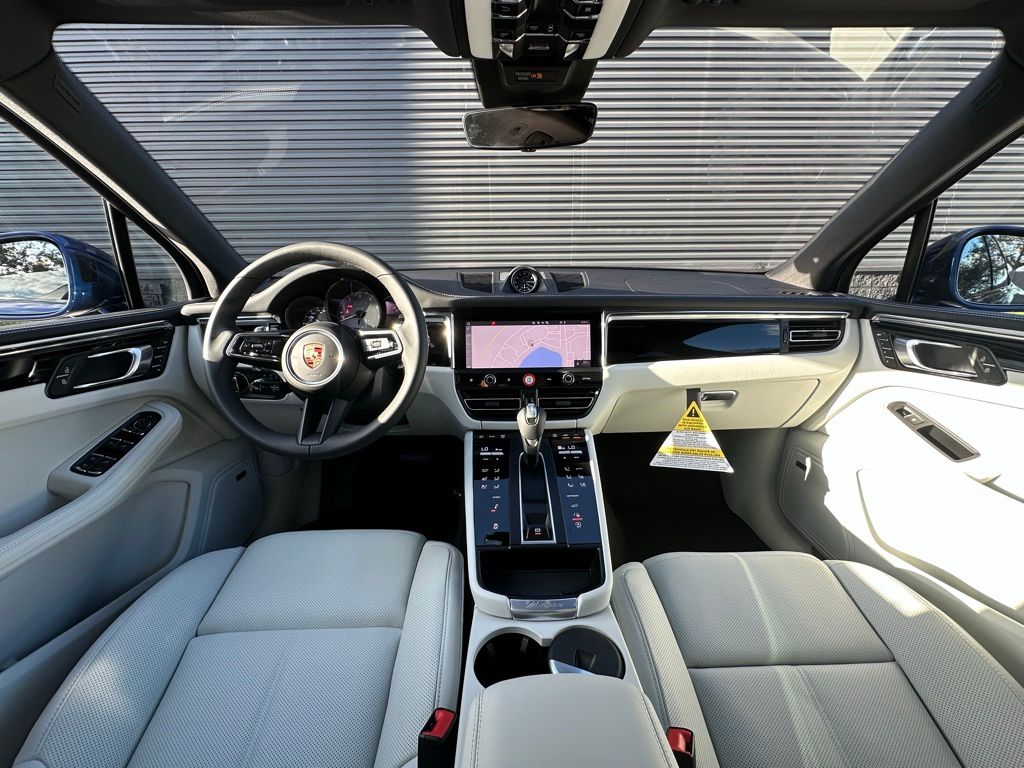 Thumbnail: 2026 Porsche Macan - 6