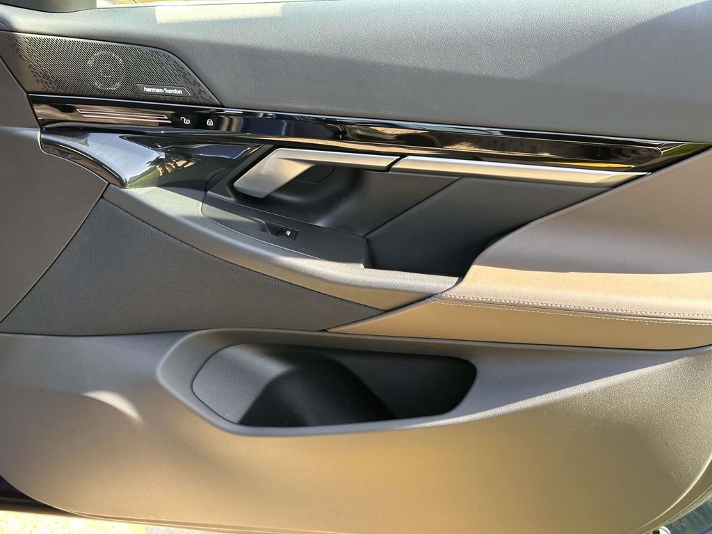 2024 BMW 5 Series 530i xDrive 17
