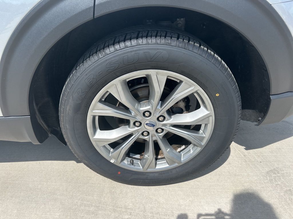 2023 Iconic Silver Metallic Ford Explorer Limited RWD SUV