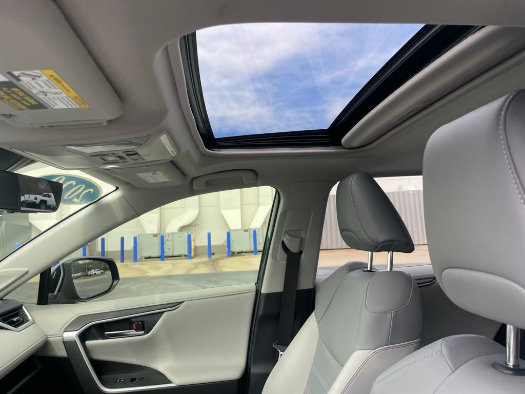 Thumbnail: 2020 Toyota RAV4 - 30