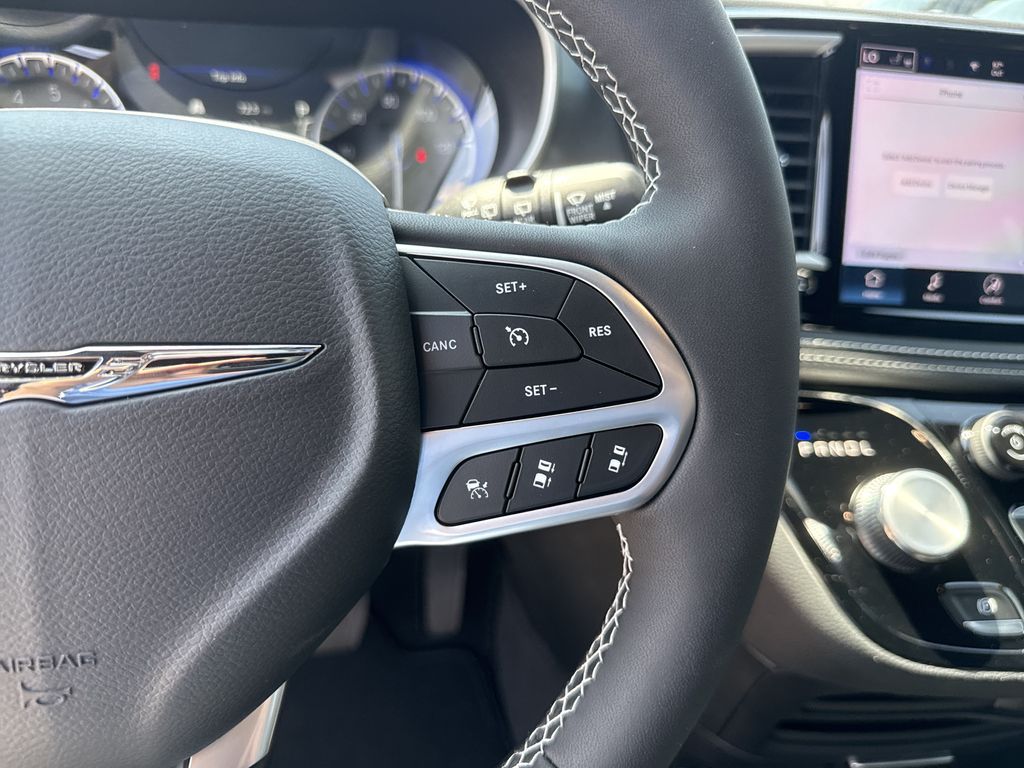 2026 Chrysler Pacifica Select White at River Oaks CDJR