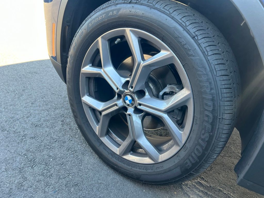 Used 2022 Blue BMW sDrive30i image 9