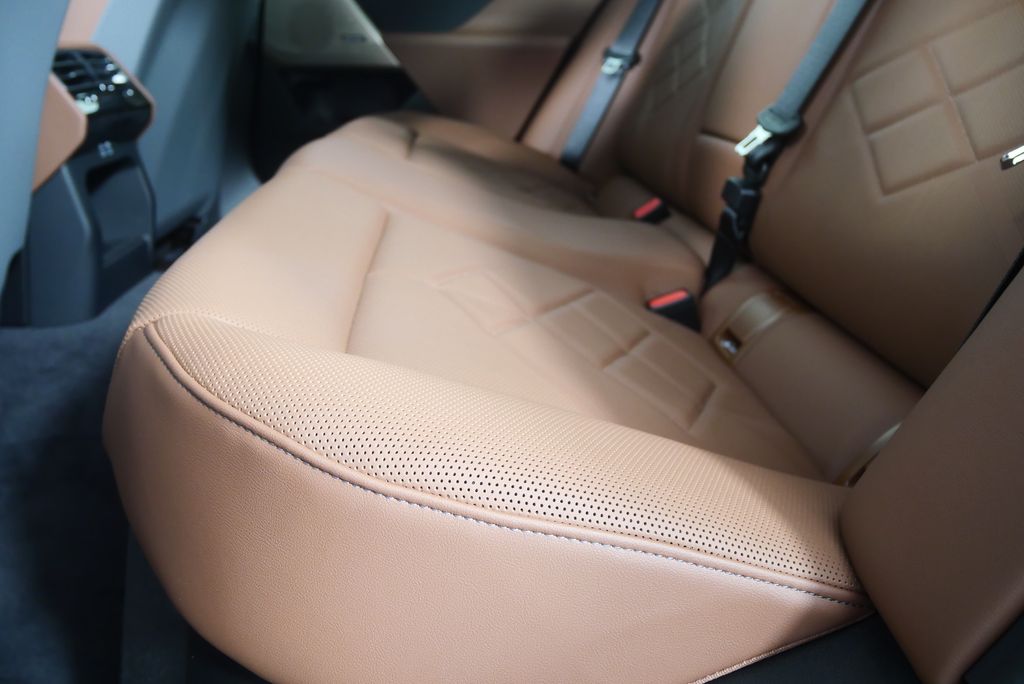 Thumbnail: 2026 BMW 5 Series - 15