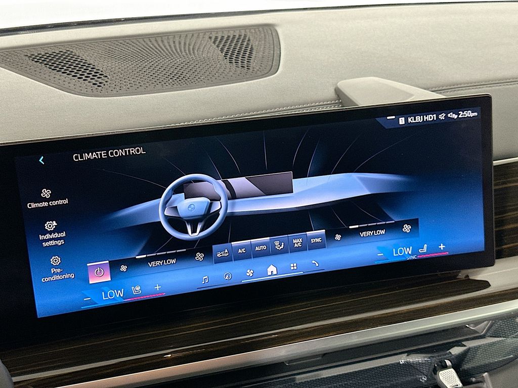 Thumbnail: 2025 BMW X7 - 16