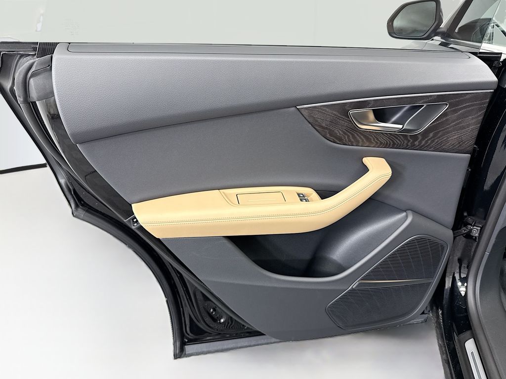 Thumbnail: 2026 Audi Q8 - 25