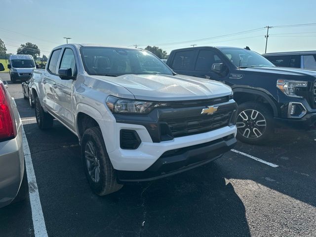 Summit White 2026 Chevrolet Colorado Pickup Truck Four-Wheel Drive 8-Speed Automatic