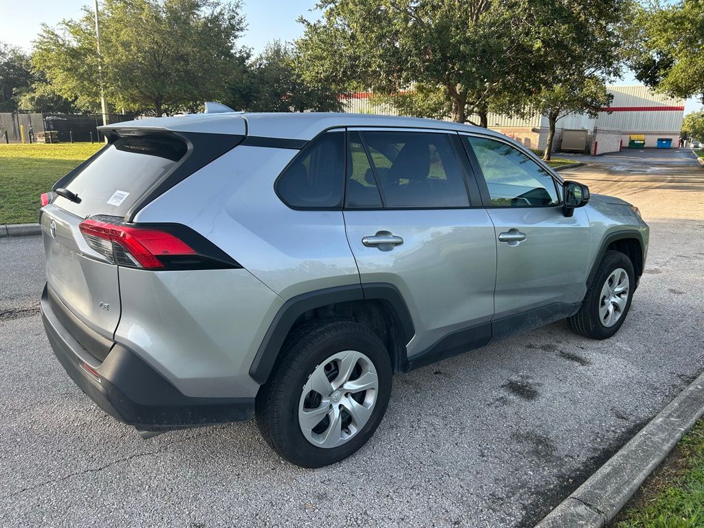 2022 Toyota RAV4 LE 5