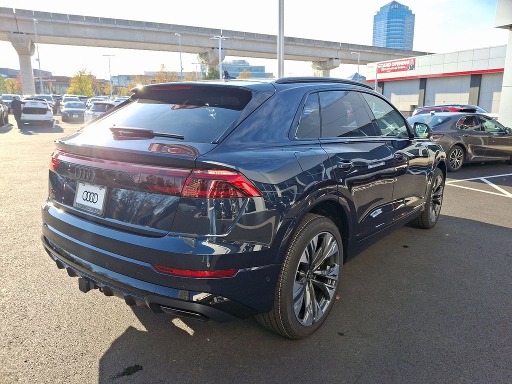 2025 Audi Q8  3