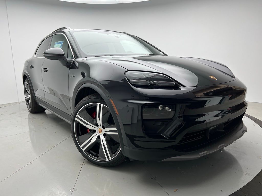 2025 Porsche Macan T 2