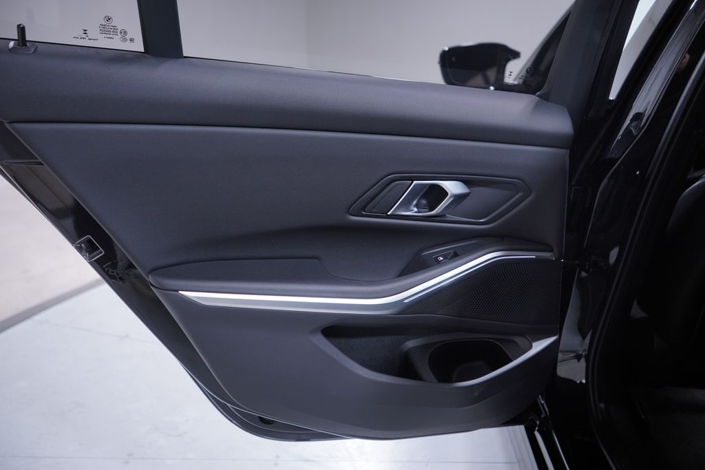 Thumbnail: 2024 BMW 3 Series - 15