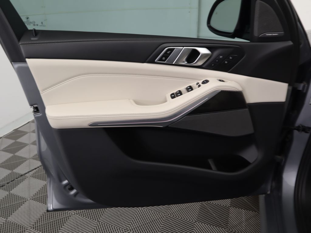 2024 BMW X5 M60i 25