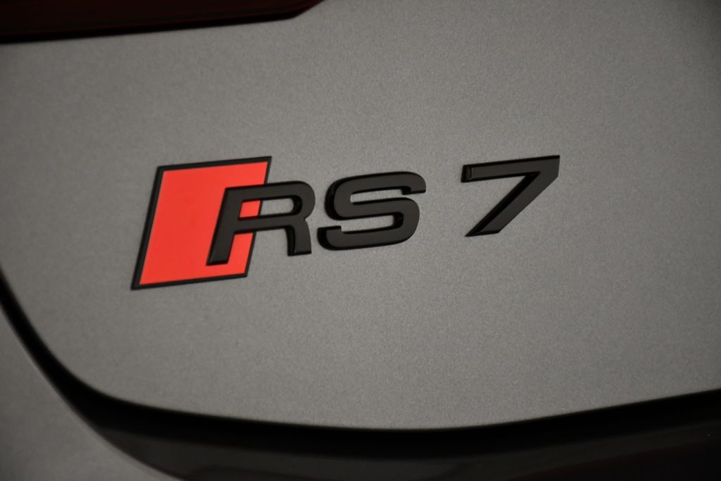 Thumbnail: 2025 Audi RS 7 - 9