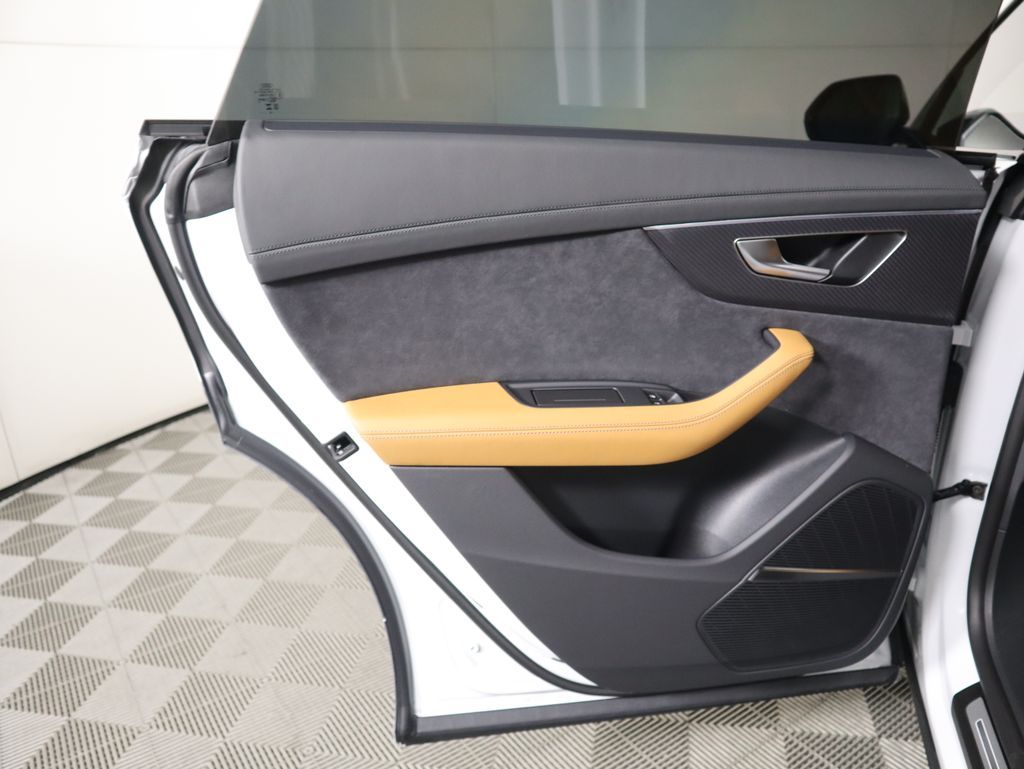 Thumbnail: 2026 Audi RS Q8 - 28