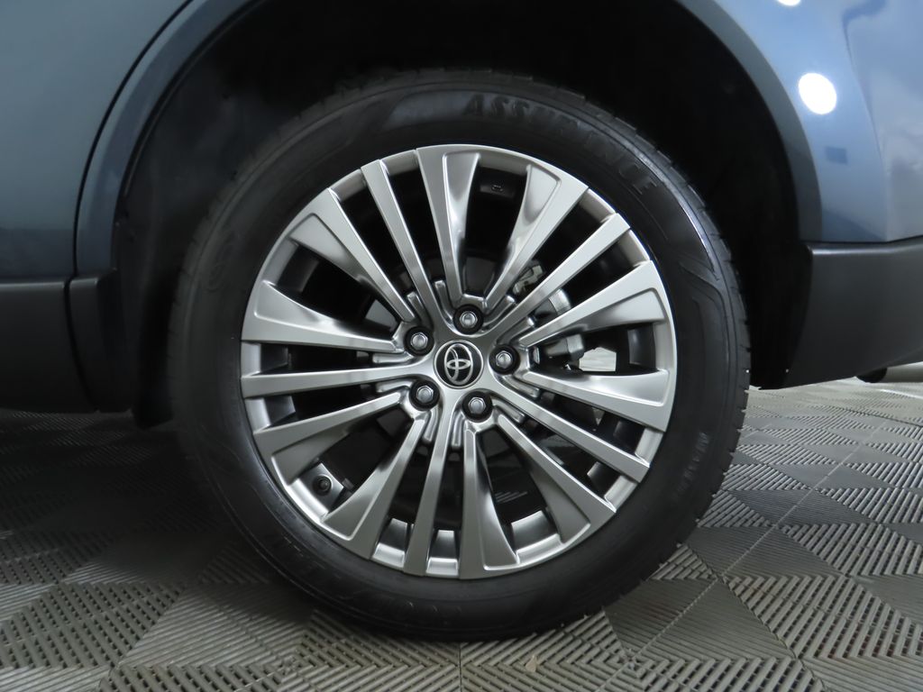 2021 Toyota Venza Limited 32