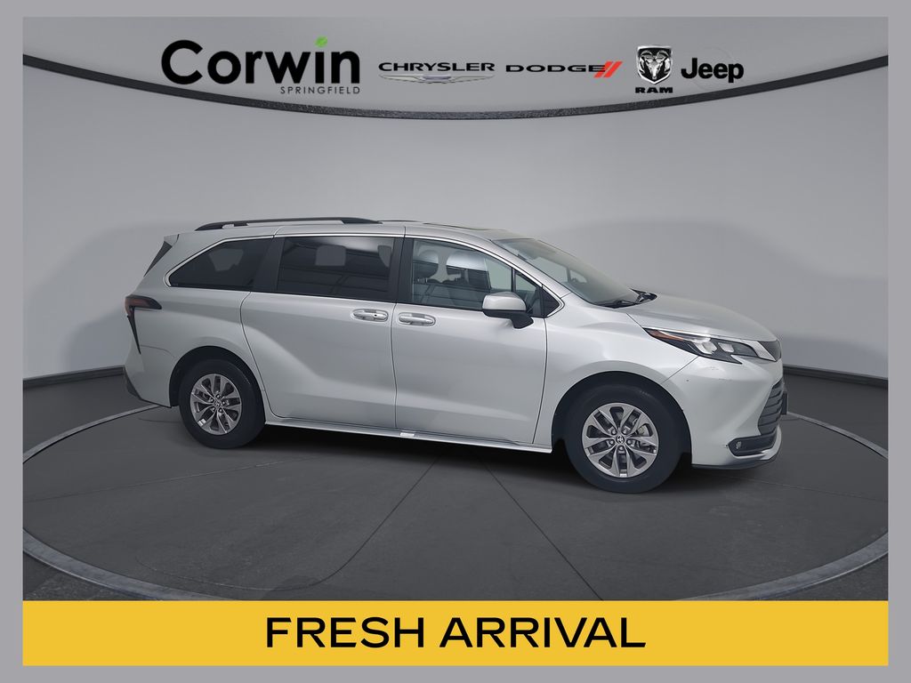 Celestial Silver Metallic 2025 Toyota Sienna Minivan Front-Wheel Drive Continuously Variable Transmission