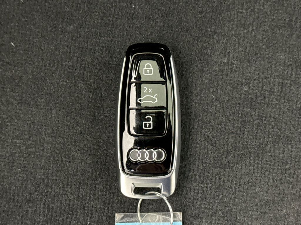 Thumbnail: 2022 Audi Q8 - 24