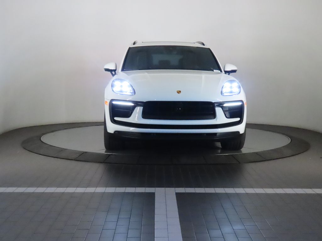 Thumbnail: 2024 Porsche Macan - 10