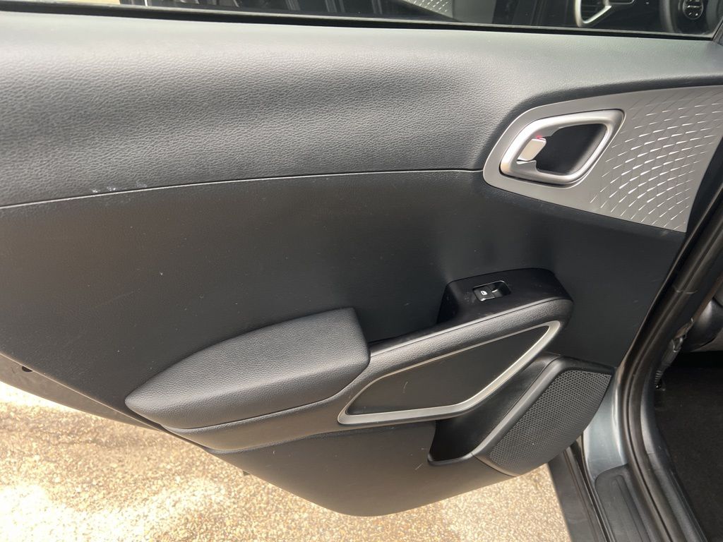 2023 Kia Soul LX photo