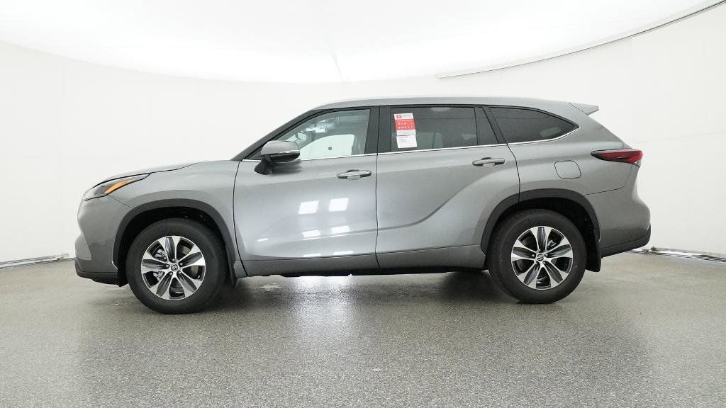 Thumbnail: 2026 Toyota Highlander - 15