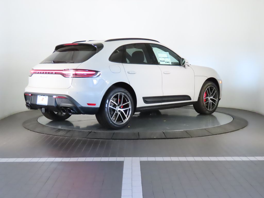 Thumbnail: 2025 Porsche Macan - 7