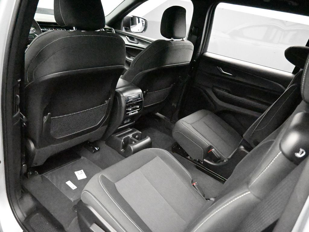 Used 2024 Silver Zynith Jeep Laredo image 23