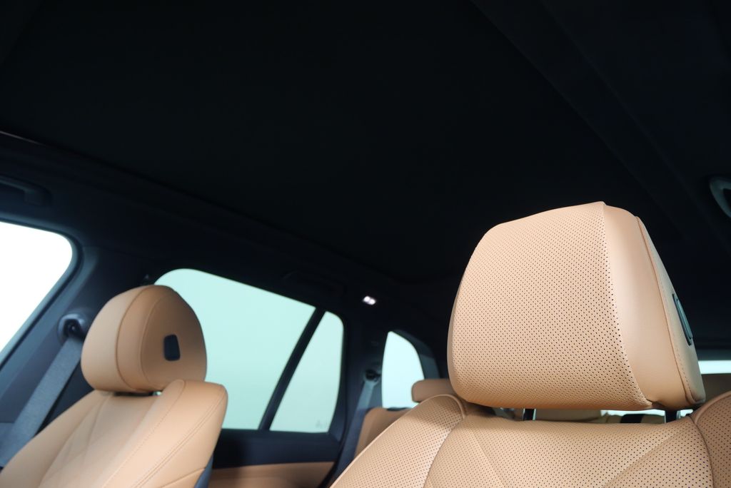 Thumbnail: 2026 BMW X5 - 11