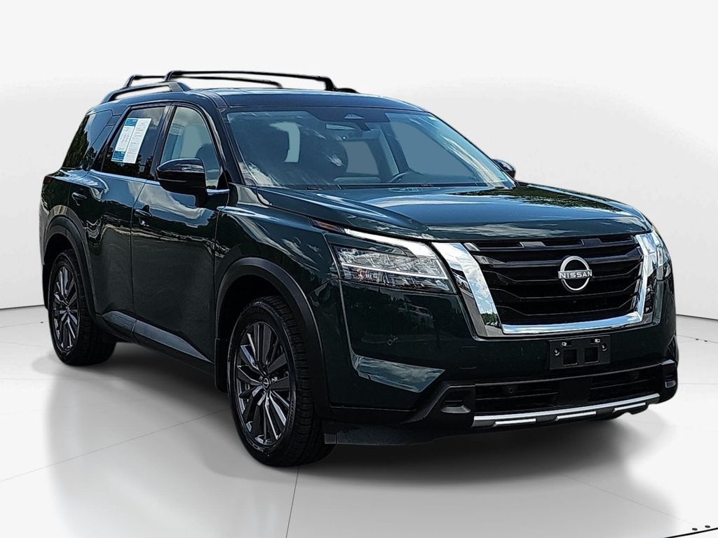 2023 Nissan Pathfinder SL
