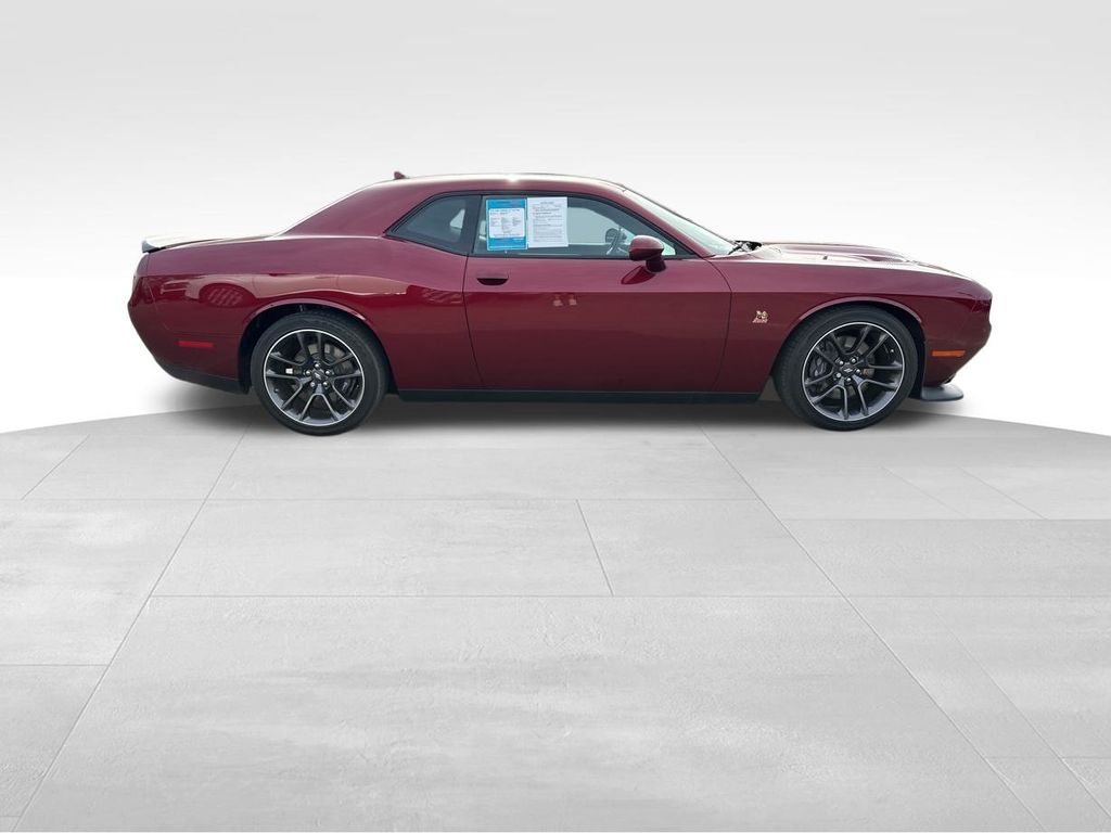 2023 Octane Red Pearlcoat Dodge Challenger R/T Scat Pack RWD Coupe
