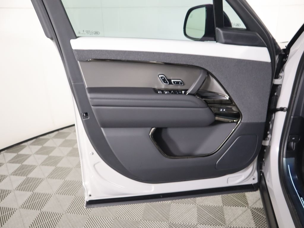 Thumbnail: 2025 Land Rover Range Rover Sport - 26
