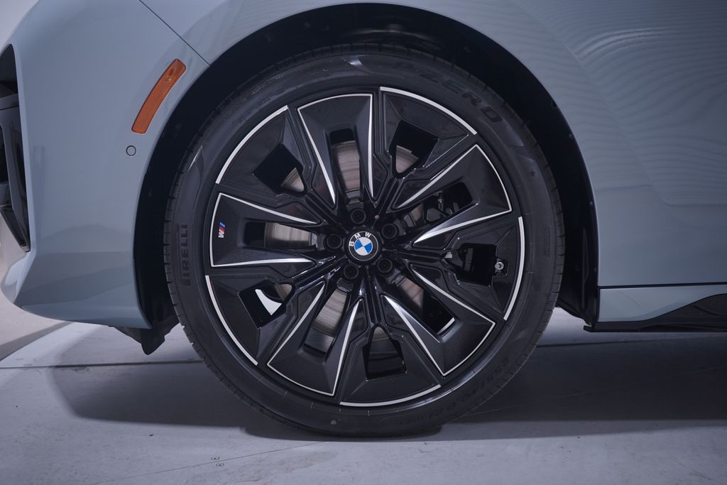 2025 BMW 7 Series 740i 2