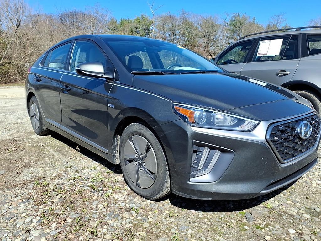 Amazon Gray 2020 Hyundai Ioniq Hybrid SE FWD Hatchback Front-Wheel Drive 6-Speed Dual Clutch