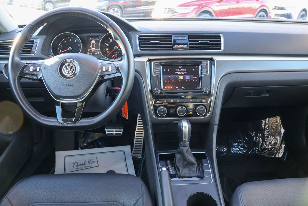 2018 Volkswagen Passat 2.0T R-Line 29