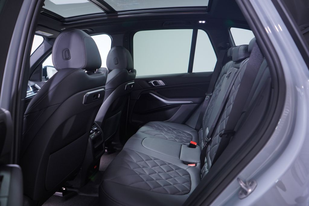 Thumbnail: 2026 BMW X5 - 9